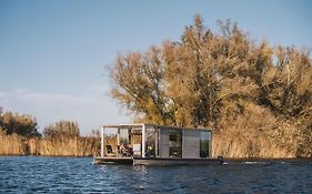 AquaHome - Bijzonder overnachten in de Biesbosch